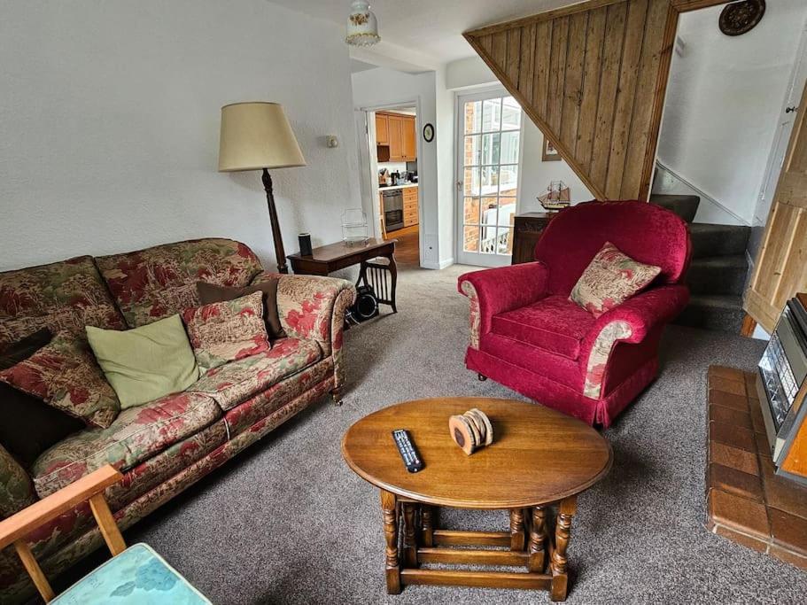 Victorian In Centre * Stony Stratford